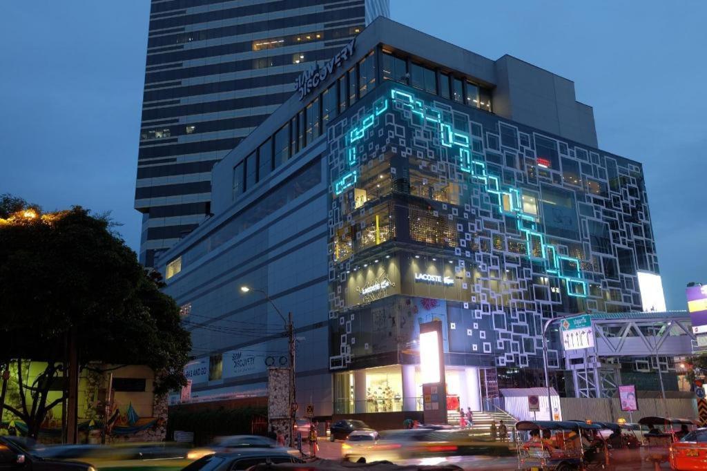 White House Asoke Sukhumvit 18 Hotel Bangkok Exterior photo